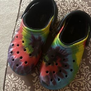 CROCS Classic Tie Dye Graphic Clogs Shoes Rainbow 🌈 size 7